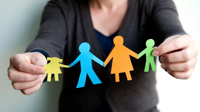 Mehr Freiheit beim Namen: Seit der Reform können Ehepartner und Kinder flexibler wählen, welchen Nachnamen sie tragen. - © Mascha Brichta/dpa-tmn