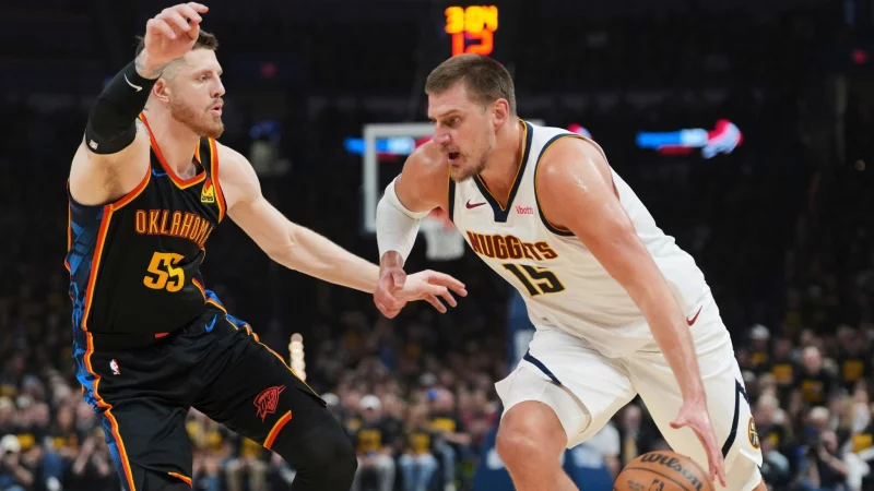 Isaiah Hartenstein und die Oklahoma City Thunder hatten die Nuggets um Nikola Jokic komplett unter Kontrolle. - © Kyle Phillips/AP/dpa