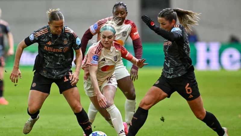 Duell bei der vergangenen Ausgabe der Champions League: Bayern M&uuml;nchen - Olympique Lyon. - &copy; Peter Kneffel/dpa