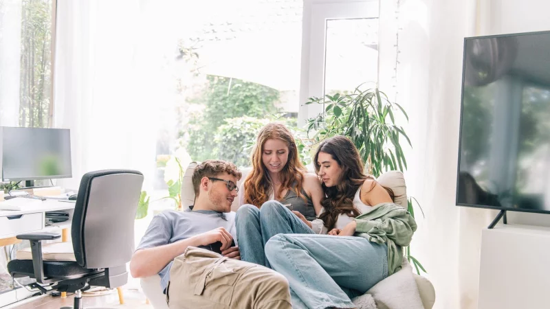 Pro Haushalt muss eine Person Rundfunkbeitrag zahlen, egal ob und wie viele Ger&auml;te zum Empfang vorhanden sind. - &copy; Zacharie Scheurer/dpa-tmn