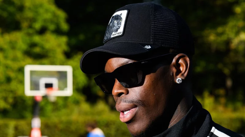 In Braunschweig sprach Dennis Schröder über die Ziele mit seinem neuen NBA-Team. - © Julian Stratenschulte/dpa