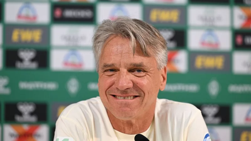 In Bremen und in der Bundesliga angekommen: Werders neuer Trainer Horst Steffen. - © ---/dpa