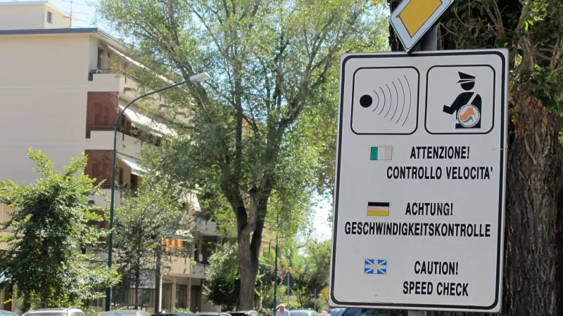 Urlaub vorbei, Bu&szlig;geld da: Verkehrsverst&ouml;&szlig;e im Ausland k&ouml;nnen teuer werden &ndash; und auch zu Hause Folgen haben. - &copy; picture alliance / ZB