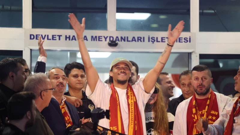 Leroy Sané ist einer der hochkarätigen Neuzugänge von Galatasaray Istanbul - © Murat Akbas/dpa
