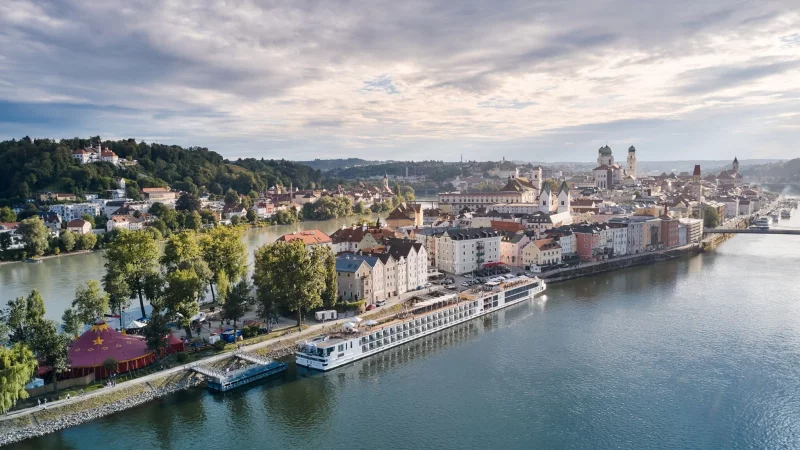 Dort, wo Donau, Inn und Ilz zusammenfließen: In Passau startet die große Kreuzfahrt entlang von Europas zweitlängstem Fluss. - © Tobias Köhler/dpa/dpa-tmn