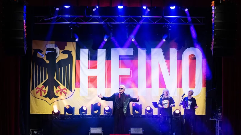 Heino solidarisiert sich nach Hymnen-Eklat mit Feuerwehrmann. (Archivbild) - &copy; Sebastian Kahnert/dpa