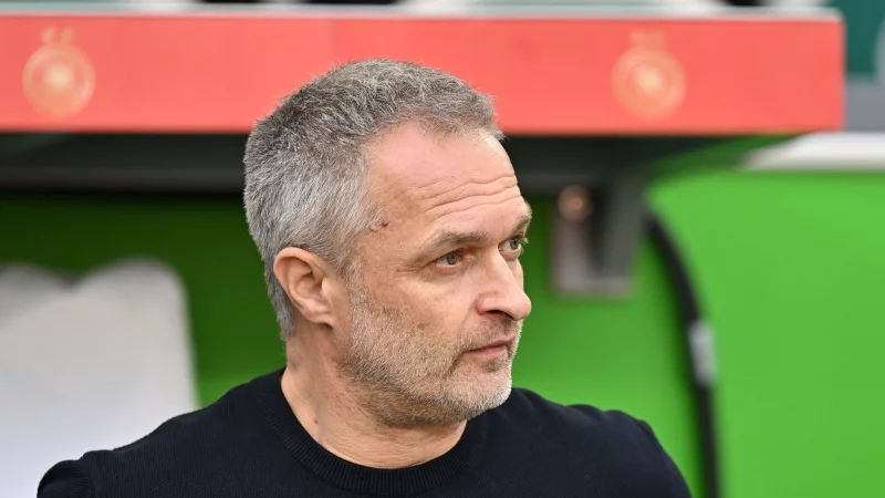 Frauen-Bundesliga Christian W&uuml;ck ist als Kommunikator gefordert - &copy; Swen Pf&ouml;rtner/dpa