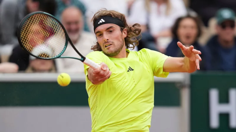 Stefanos Tsitsipas hatte den ehemaligen Wimbledonsieger Goran Ivanisevic erst Ende Mai zum Start der Gras-Saison in sein Team geholt. (Archivbild) - &copy; Aurelien Morissard/AP/dpa
