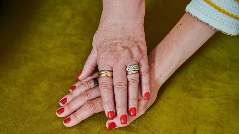 Verzeihen muss nicht zwingend Vers&ouml;hnung bedeuten - je nachdem, was gut f&uuml;r uns ist. - &copy; Annette Riedl/dpa/dpa-tmn