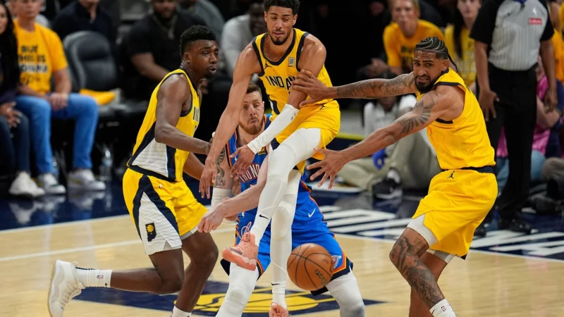 Die Indiana Pacers waren aus Sicht von OKC um Isaiah Hartenstein zu oft in Überzahl und übermächtig. - © Abbie Parr/AP/dpa