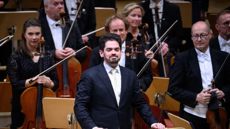 Die Ausladung des israelischen Dirigenten Lahav Shani von einem Festival in Gent st&ouml;&szlig;t weiterhin auf Kritik. - &copy; Bernd von Jutrczenka/dpa