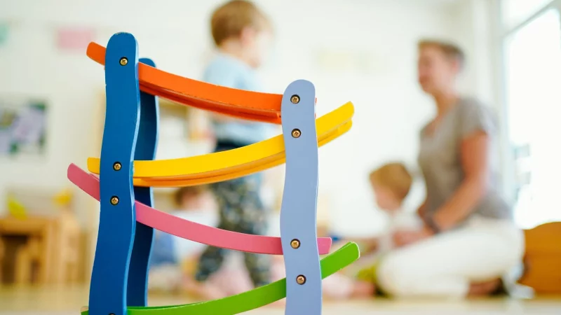 Wer selbstst&auml;ndig als Tagesmutter oder Erzieher arbeitet, muss Beitr&auml;ge in die gesetzliche Rentenversicherung einzahlen. - &copy; Uwe Anspach/dpa/dpa-tmn