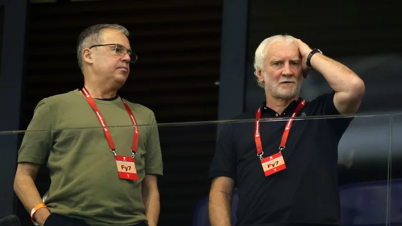 Andreas Rettig und Rudi V&ouml;ller k&ouml;nnen den Auftritt des DFB-Teams nicht fassen. - &copy; Christian Charisius/dpa