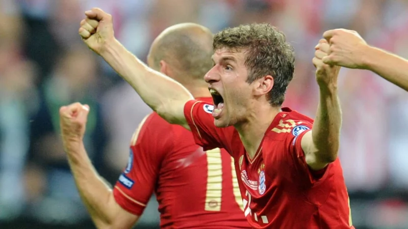 Thomas Müller jubelt über sein Tor zum 1:0 im Champions-League-Finale 2012 gegen Chelsea. - © Topbias Hase/dpa