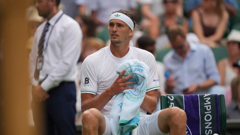 Alexander Zverev sucht nach Antworten. - © Kin Cheung/AP/dpa