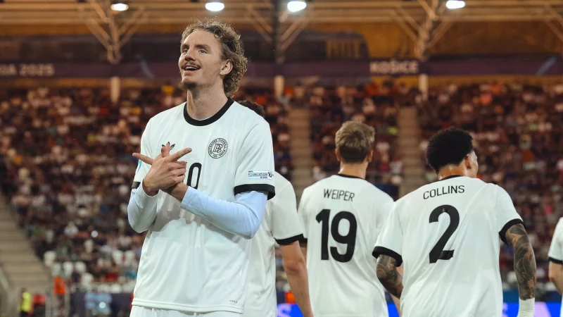 Nick Woltemade jubelt auch im Halbfinale als Torschütze. - © Robert Nemeti/dpa