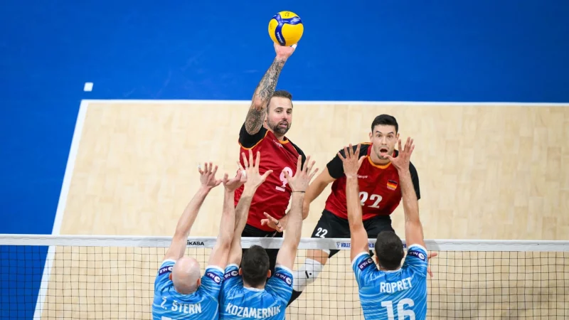 Georg Grozer (hinten links) konnte das Team nicht wie gewohnt mitrei&szlig;en. - &copy; volleyballworld/dpa