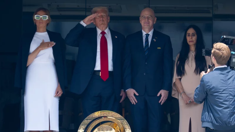 US-Pr&auml;sident Donald Trum (2. v.l.) und FIFA-Boss Gianni Infantino (2.v.r.) waren beim Finale der Club-WM sehr pr&auml;sent. - &copy; Sven Hoppe/dpa