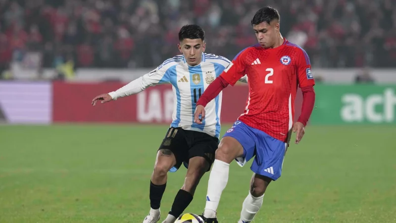 Almada bereitete das einzige Tor der Partie in Chiles Hauptstadt Santiago vor. - &copy; Luis Hidalgo/AP/dpa