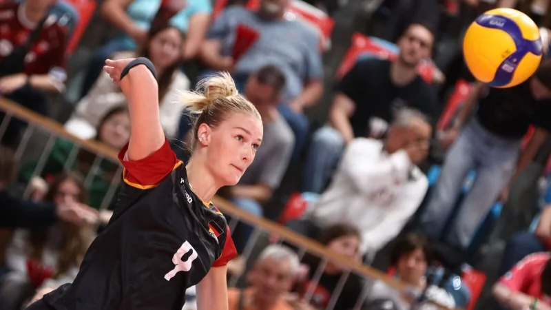 Lina Alsmeier und das deutsche Team mussten sich geschlagen geben. - © Christoph Soeder/dpa