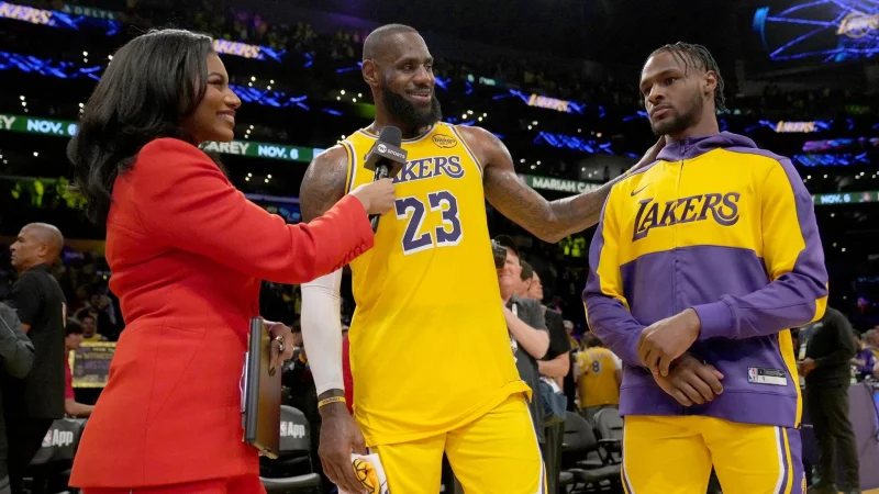 LeBron James spielt bei den Los Angeles Lakers mit seinem &auml;ltesten Sohn Bronny James. (Archiv-Foto) - &copy; Eric Thayer/AP/dpa