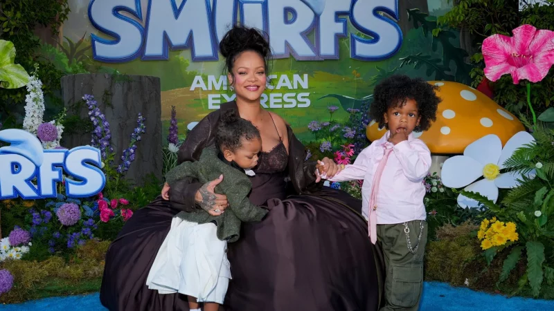 Rihanna und ihre Söhne Riot Rose Mayers (l) und RZA Athelston Mayers (r) bei der Premiere. - © Jordan Strauss/Invision/AP/dpa