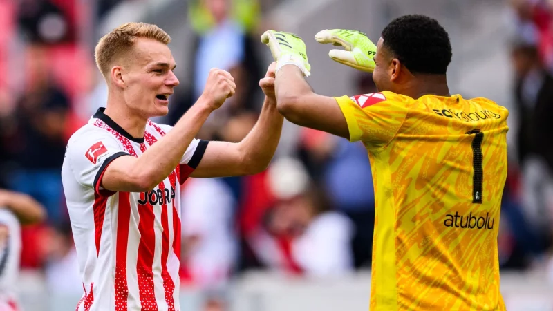 Mit dem SC Freiburg feierte Noah Atubolu (r.) am Samstag den ersten Saisonsieg. - &copy; Tom Weller/dpa