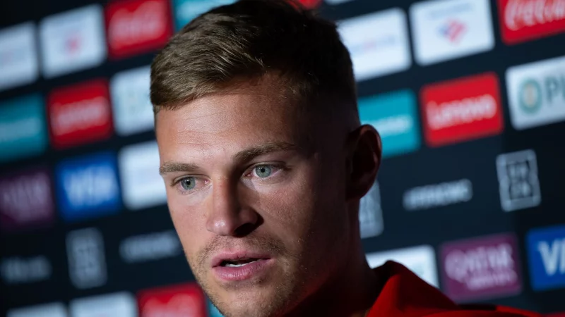 Joshua Kimmich spricht in Atlanta &uuml;ber Diogo Jota. - &copy; Sven Hoppe/dpa