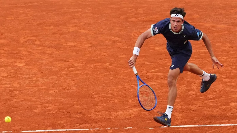 Daniel Altmaier ist in Paris im Achtelfinale ausgeschieden. - © Lindsey Wasson/AP/dpa