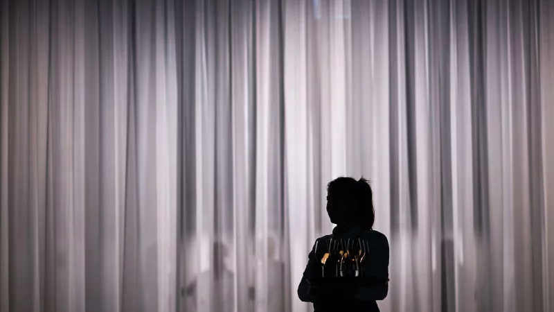 Unter Studierenden beliebt: Jobs im Service. - © Sebastian Gollnow/dpa/dpa-tmn