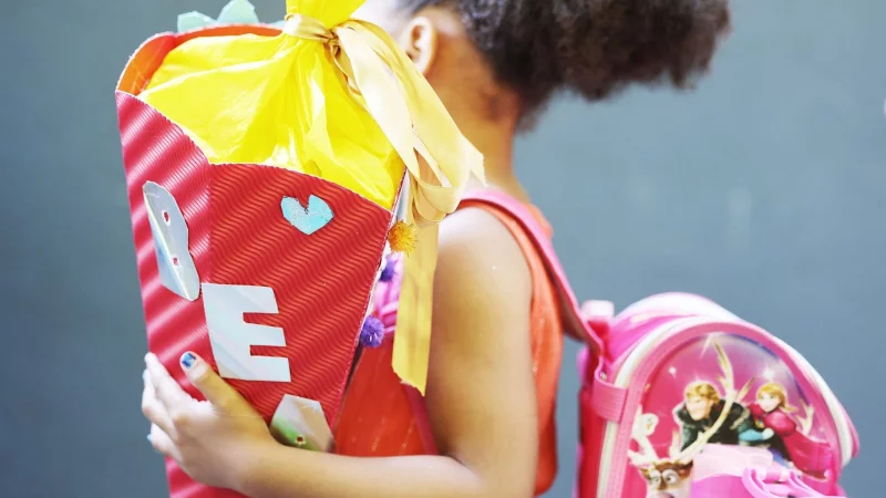 Der erste Schultag bedeutet sowieso eine Wundert&uuml;te neuer Eindr&uuml;cke f&uuml;r Kinder - wie er gefeiert wird, sollten sie mit entscheiden k&ouml;nnen. - &copy; Oliver Berg/dpa/dpa-tmn