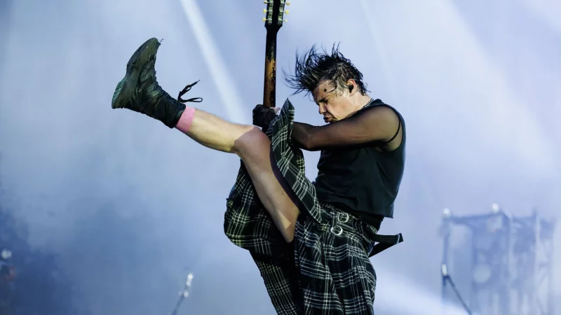 Yungbluds Auftritte sind energetisch - so wie seine Musik. (Archivbild) - © Florian Wieser/APA/dpa