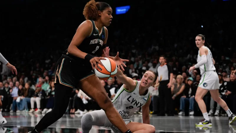 F&auml;llt f&uuml;r die EM aus: Nyara Sabally - &copy; Pamela Smith/AP/dpa