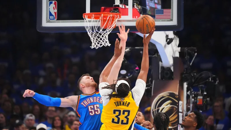 Isaiah Hartenstein sorgte mit seiner Defensive f&uuml;r Stabilit&auml;t. - &copy; Julio Cortez/AP/dpa