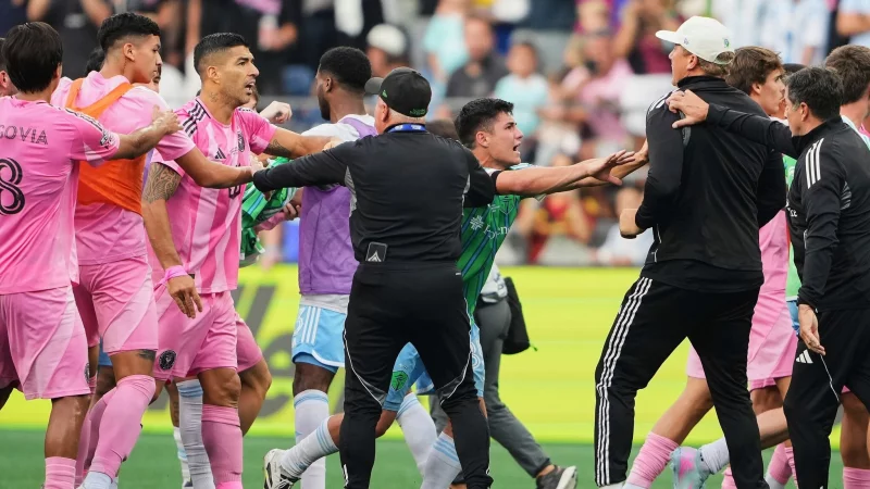 Luis Suárez hatte sich nach der Niederlage im Leagues Cup nicht im Griff. (Archiv-Foto) - © Lindsey Wasson/AP/dpa