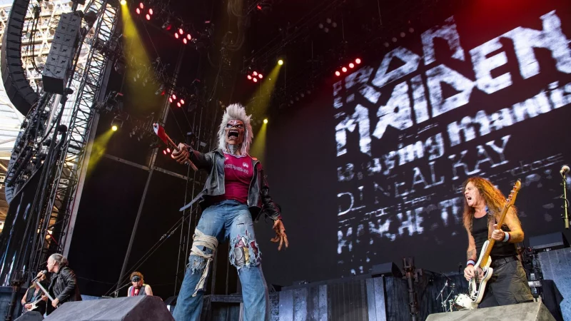 In ihrer Heimatstadt London gaben Iron Maiden ein gefeiertes Konzert vor 75.000 Fans. Maskottchen Eddie ist immer dabei. - © -/Phantom Music Management Ltd/dpa