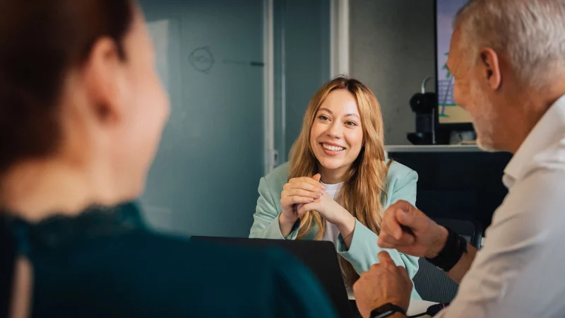 Wer &uuml;ber sein Gehalt verhandeln will, sollte das richtige Timing w&auml;hlen. - &copy; Zacharie Scheurer/dpa-tmn