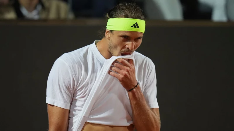 Aus in Rom: Alexander Zverev scheitert im Viertelfinale. - © Alessandra Tarantino/AP/dpa
