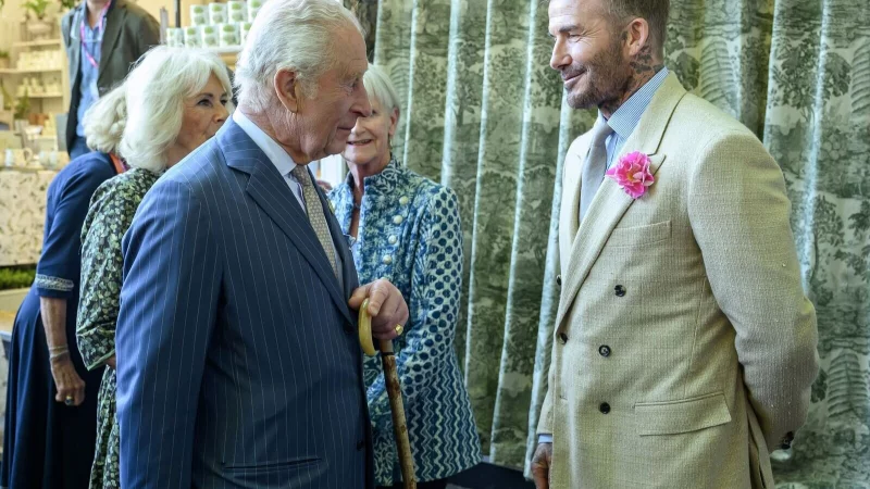 David Beckham (r) ist großer Verehrer des britischen Königshauses. (Archivbild) - © Paul Grover/Daily Telegraph/PA Wire/dpa