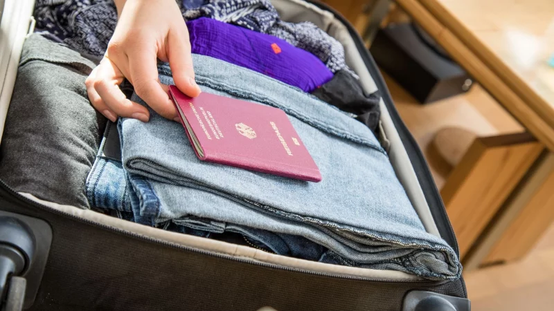 Reise schon vor Monaten gebucht? Reisende sollten sich informiert halten, ob sich die Einreisebestimmungen inzwischen ge&auml;ndert haben. - &copy; Christin Klose/dpa-tmn