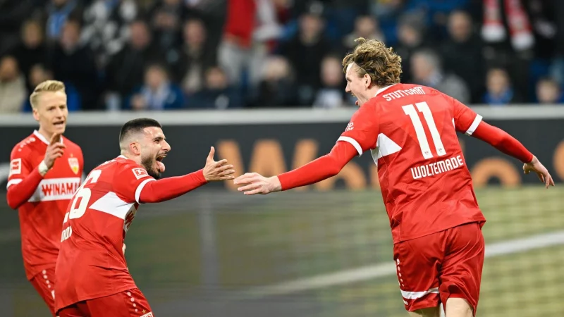 Deniz Undav (l) hat seine Meinung zum Wechseltheater um seinen Teamkollegen Nick Woltemade (r). (Archivbild) - &copy; Uwe Anspach/dpa