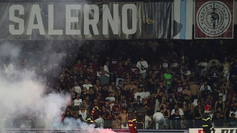 Salernitana-Gesch&auml;ftsf&uuml;hrer Maurizio Milan: &laquo;Wir verurteilen die Gewalttaten, leider hat sich die Stimmung aufgeheizt.&raquo; - &copy; Alessandro Garofalo/LaPresse/AP/dpa