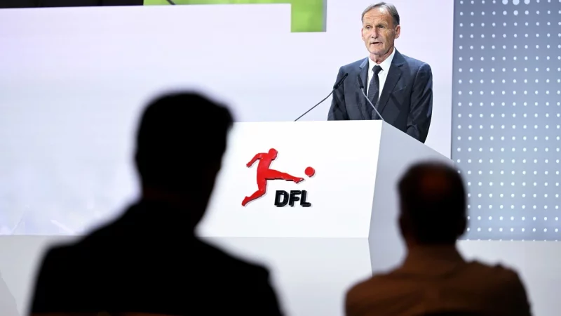 Hans-Joachim Watzke spricht auch &uuml;ber m&ouml;gliche Spiele im Ausland - und hat eine klare Meinung. - &copy; Britta Pedersen/dpa