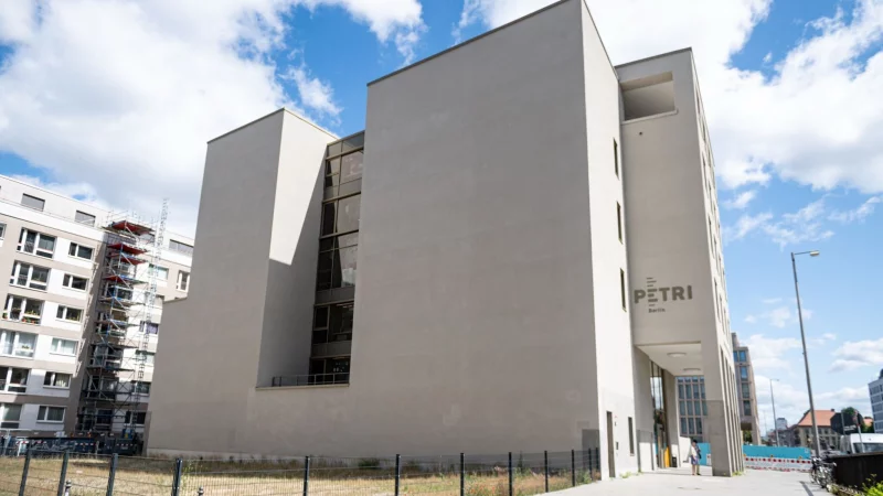 Berlins Wurzeln entdecken: Direkt &uuml;ber einer mittelalterlichen Schule gebaut, zeigt das Labor eindrucksvoll die Keimzelle der Hauptstadt. - &copy; Fabian Sommer/dpa