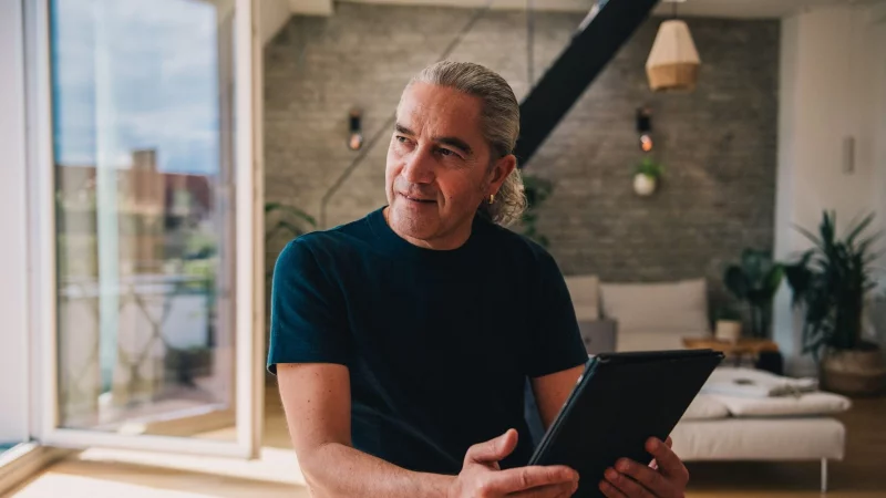 Typisch Single: Fr&uuml;her oder sp&auml;ter landen quasi alle Partnersuchenden bei Datingplattformen oder -apps. - &copy; Zacharie Scheurer/dpa-tmn