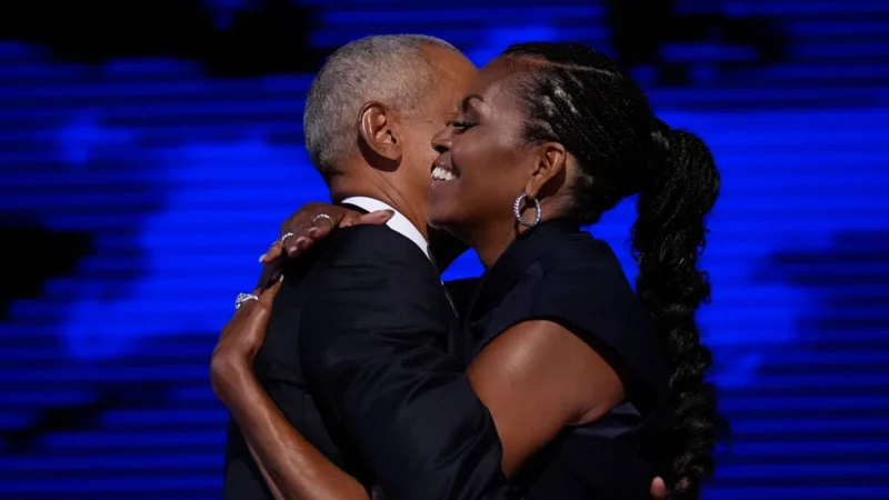 &Auml;u&szlig;ern sich zu Spekulationen &uuml;ber ihre Ehe - die Obamas. (Archivbild) - &copy; Brynn Anderson/AP