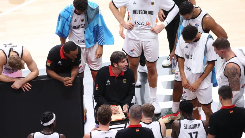 Bundestrainer Alex Mumbru ist zur&uuml;ck - und Deutschlands Basketballer siegen auch f&uuml;r ihn. - &copy; Matthias Stickel/dpa