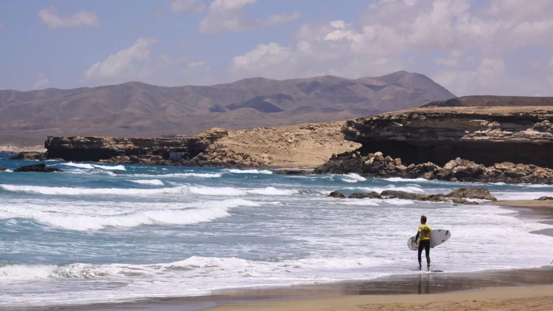 Fuerteventura: Die Traumstr&auml;nde locken nicht nur Surfer an. - &copy; Manuel Meyer/dpa-tmn