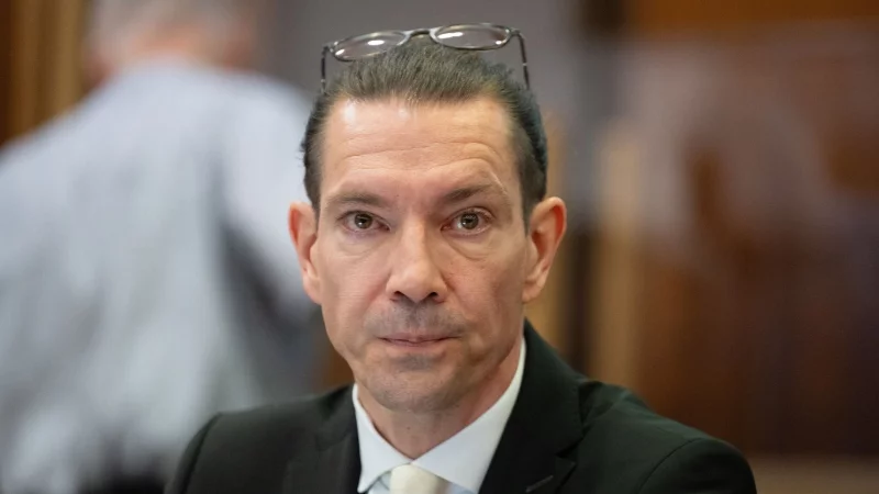 Oberstaatsanwalt Jesco Kümmel hat im Sommermärchen-Prozess heftige Kritik am DFB geübt. - © Boris Roessler/dpa