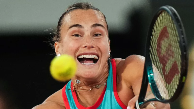 Aryna Sabalenka steht in Paris erstmals im Finake. - © Thibault Camus/AP/dpa